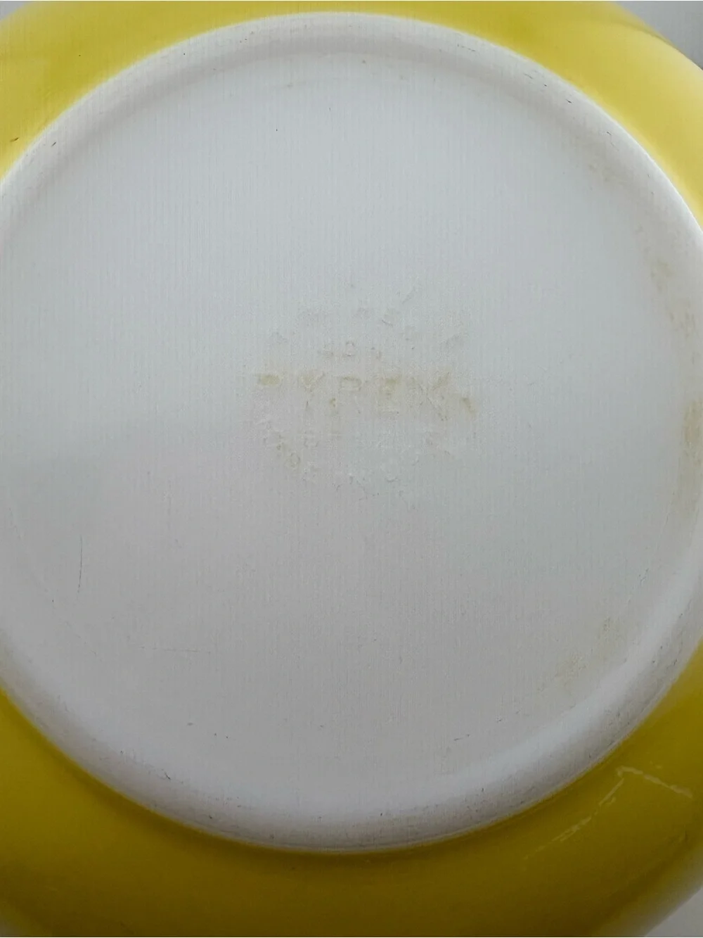Pyrex vibrant yellow